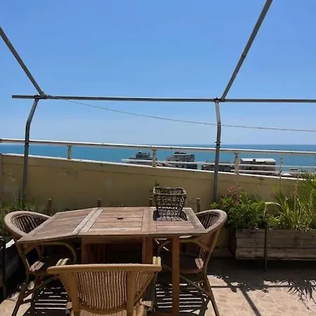 Cozy Beachside Apartment