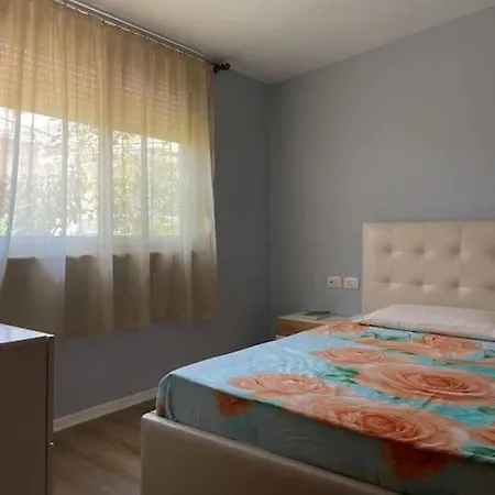 Cozy Beachside Apartment Durres