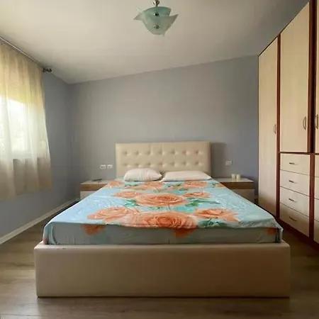 Cozy Beachside Apartment *