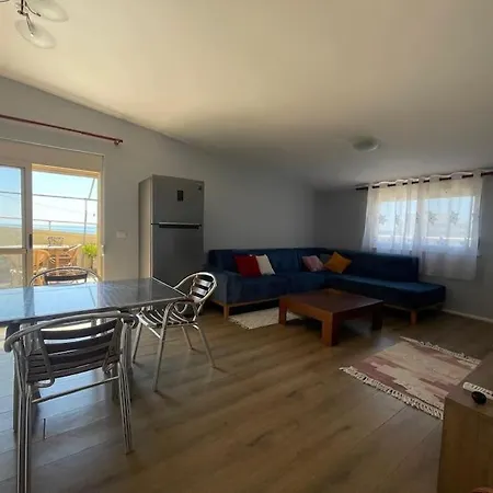 Cozy Beachside Apartment Durres